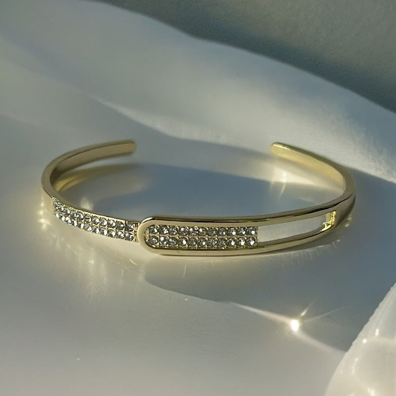 Star-shaped open-ended metal bracelet